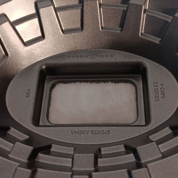 Nordic Ware "Sports Arena" Super Bowl Shaped Bundt / Baking Pan - Picture 4 of 5